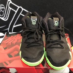 Halloween Kyrie 4